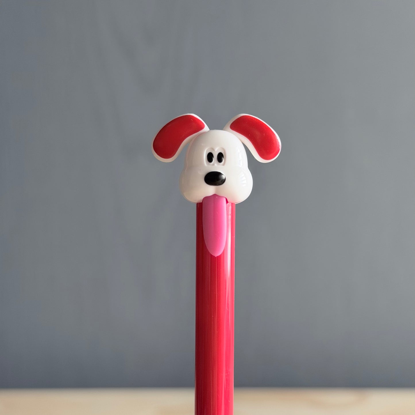 ニャンと驚き、芯の出し方ワンダフルなボールペン！ (DOGGIE)