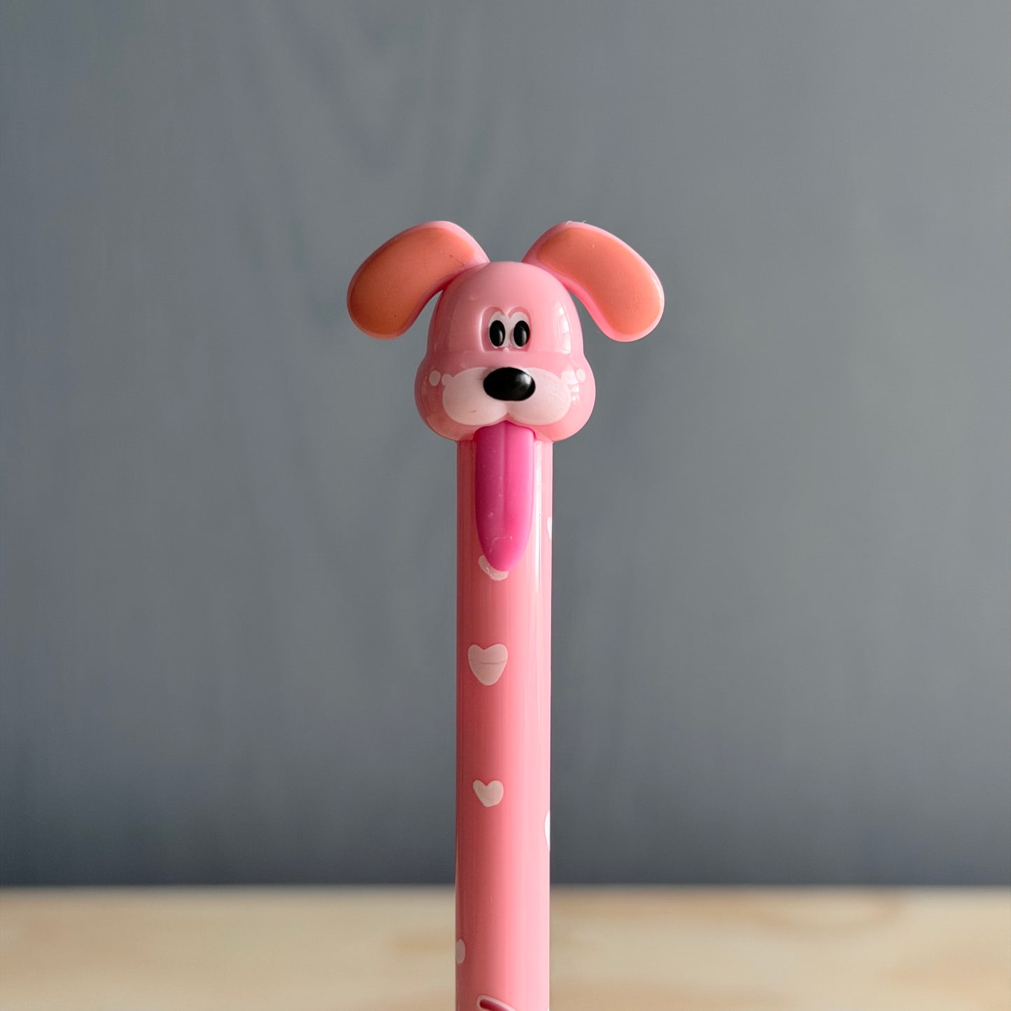 ニャンと驚き、芯の出し方ワンダフルなボールペン！ (DOGGIE)
