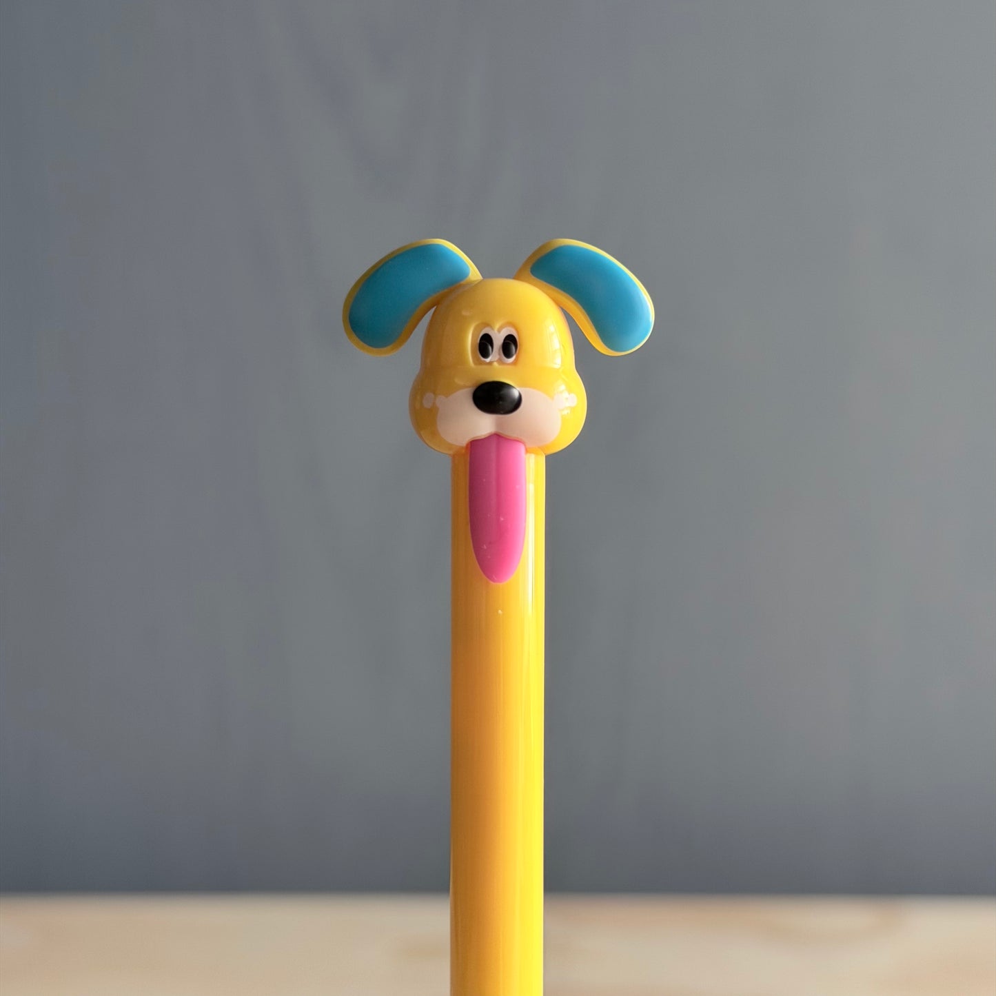 ニャンと驚き、芯の出し方ワンダフルなボールペン！ (DOGGIE)
